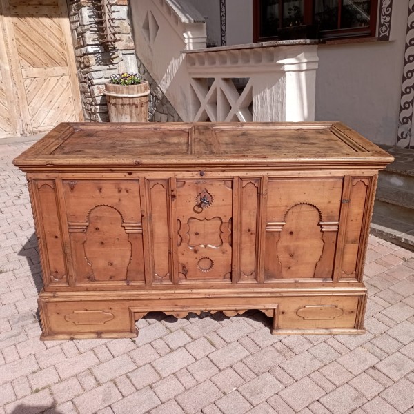 Cassone a zoccolo Cod. 3112