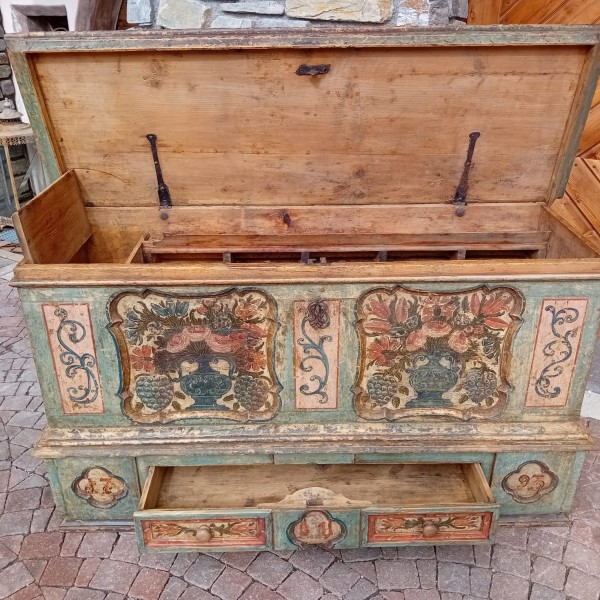 Cassone a zoccolo Cod. 3212