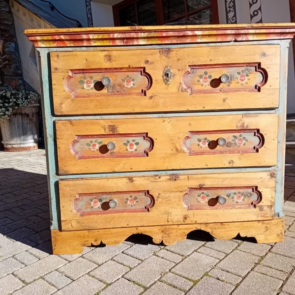 Piccolo comò dipinto Cod. 3257